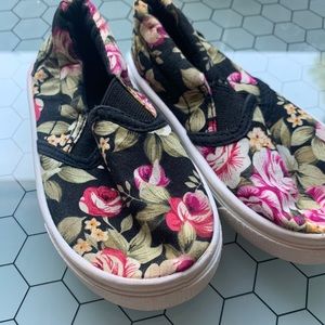 Toddler slip on floral fashion sneakers size 5